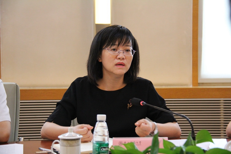 长安区人民政府代区长李娴一行来校调研